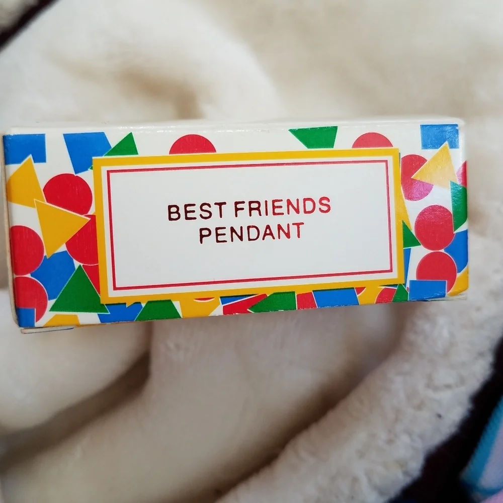 Avon Best Friends Pendant Necklace
